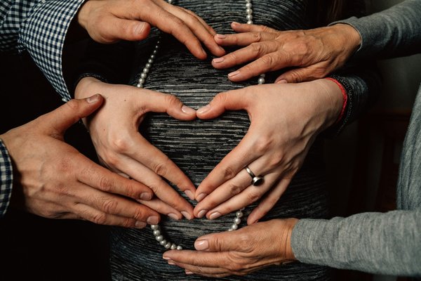 Bénéfices des bolas de grossesse pour un lien mère-bébé